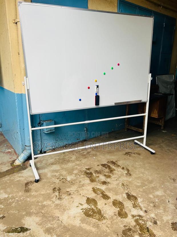 Meeting Whiteboards With Movable Stand - main view