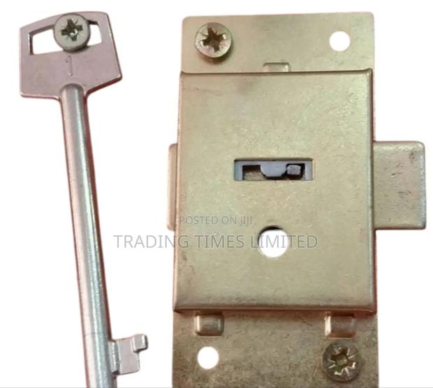 Cabinet Flat Lock - main view