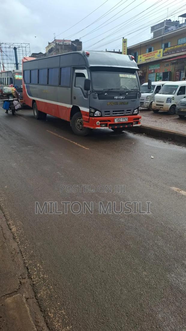 Isuzu NQR 2010 Grey - thumbnail 3