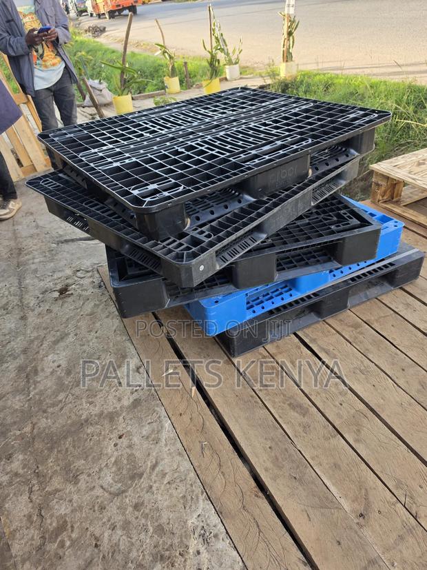 Clean Plastic Pallets - main view