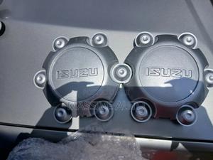 Dmax Centre Wheel Caps/ Isuzu Dmax Centre Wheel Caps - thumbnail 2