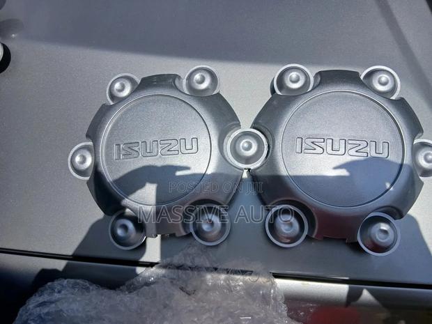 Dmax Centre Wheel Caps/ Isuzu Dmax Centre Wheel Caps - main view