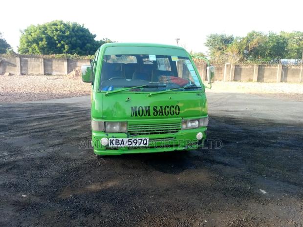 Nissan Civilian 2000 Green - main view