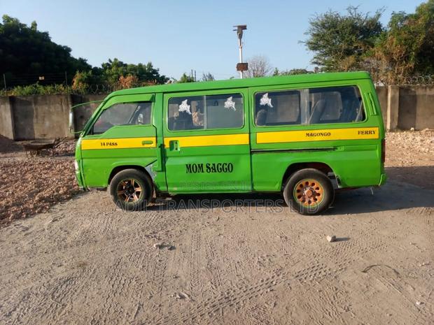 Nissan Civilian 2000 Green - thumbnail 3