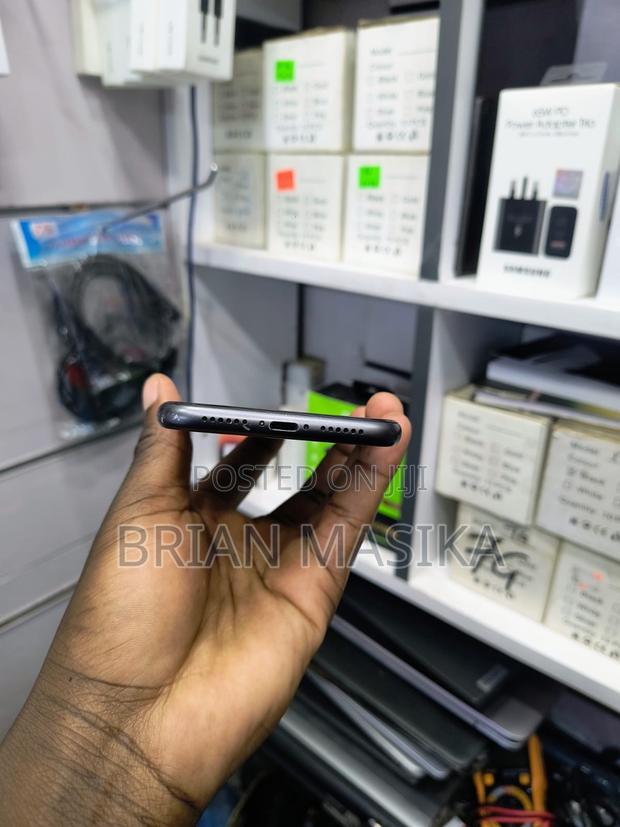 Apple iPhone 11 64 GB Black - thumbnail 5