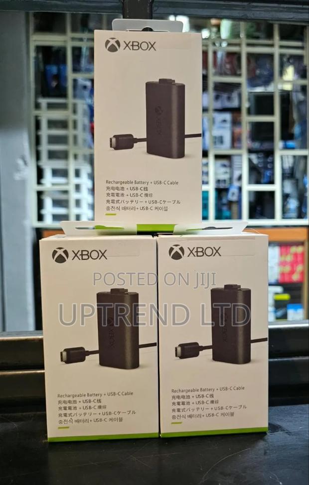 Black New Xbox Series Controllers Charging and Play Kit - main view