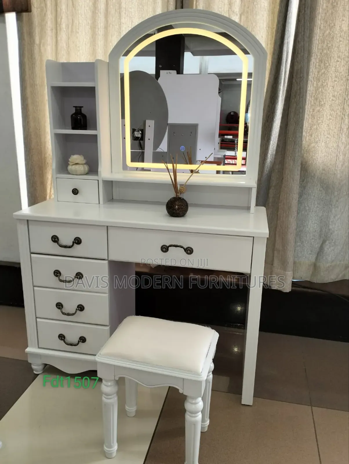 Contemporary Dressing Table With Led Mirror Light