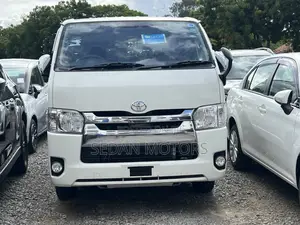 Toyota HiAce 2019 White