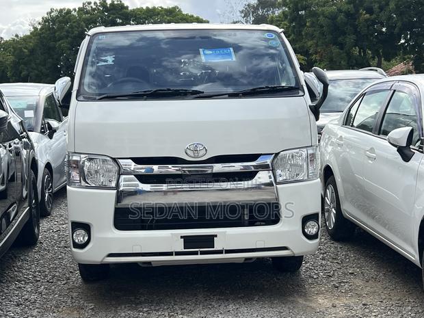 Toyota HiAce 2019 White