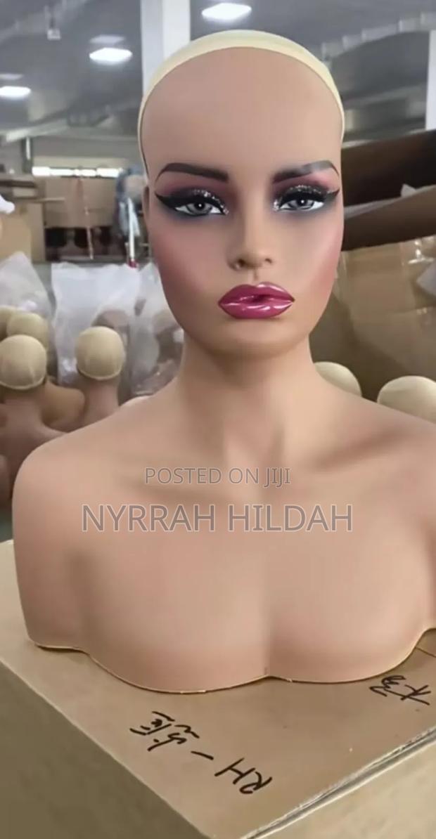 Wig Display - thumbnail 2