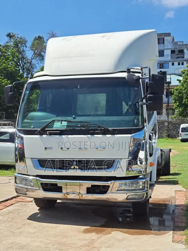 Mitsubishi Fuso Fighter - main view