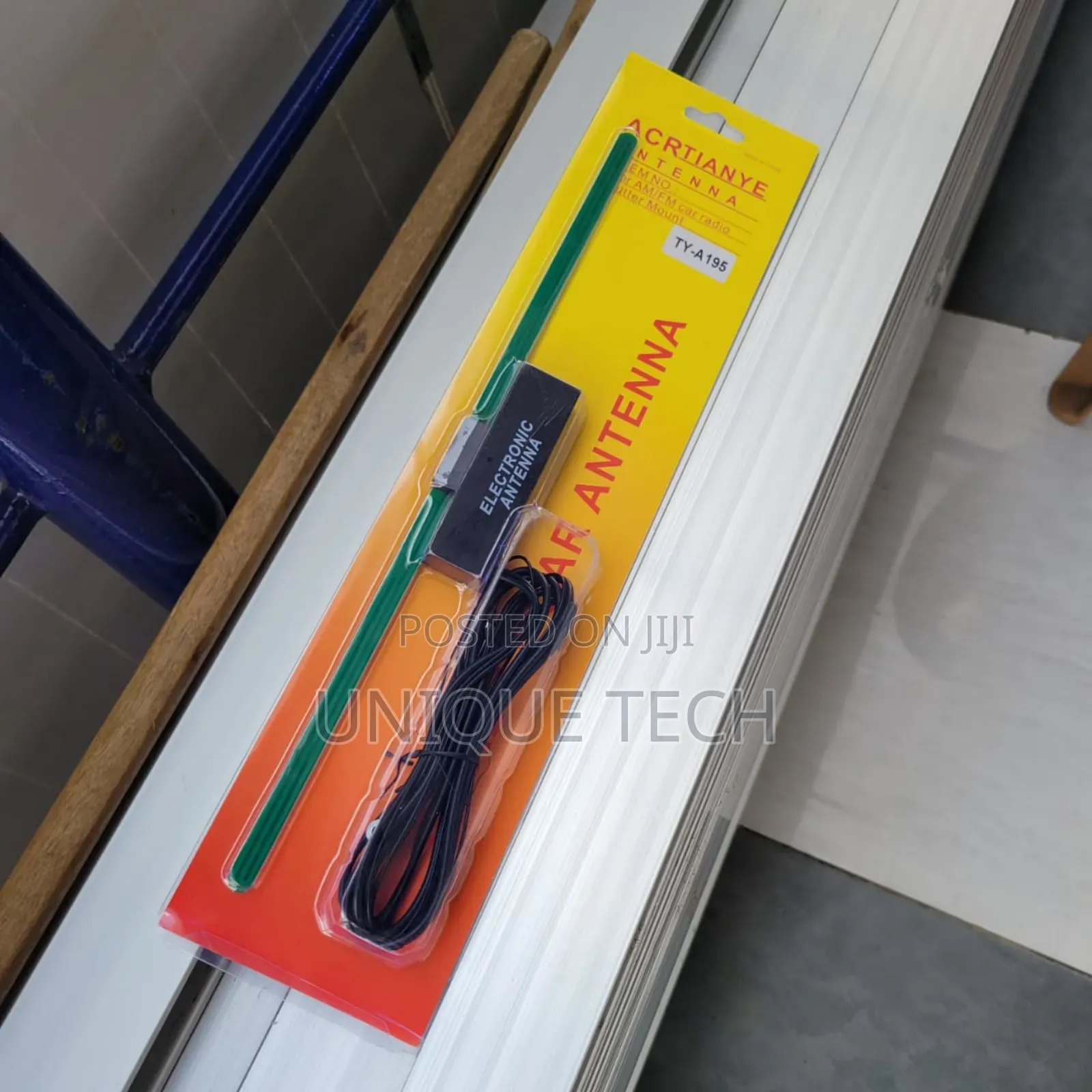 Universal Windscreen Car Aerial/Antenna