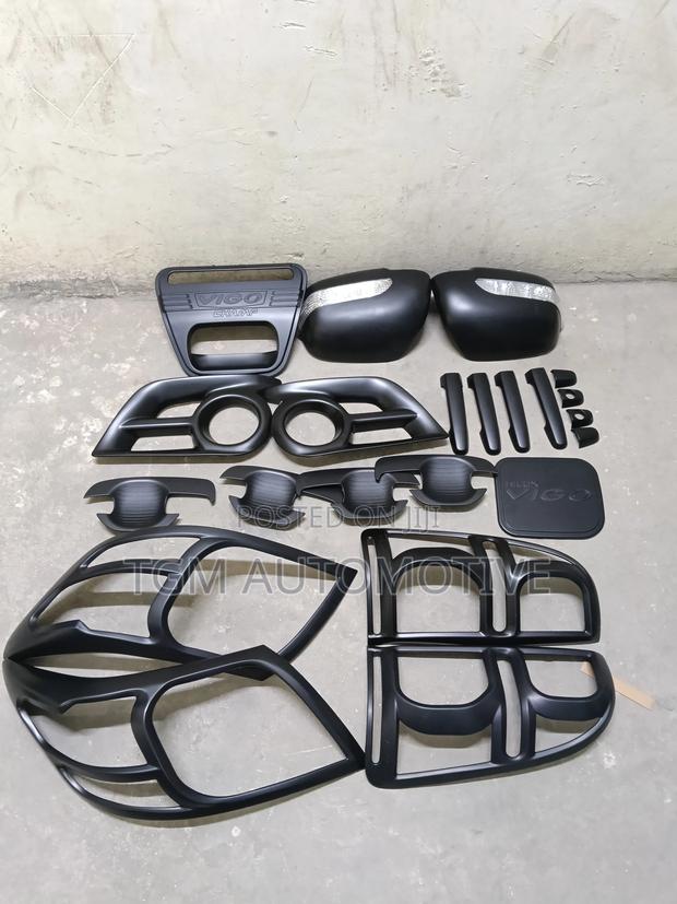 Body Kit Hilux Vigo Black Chrome Kit