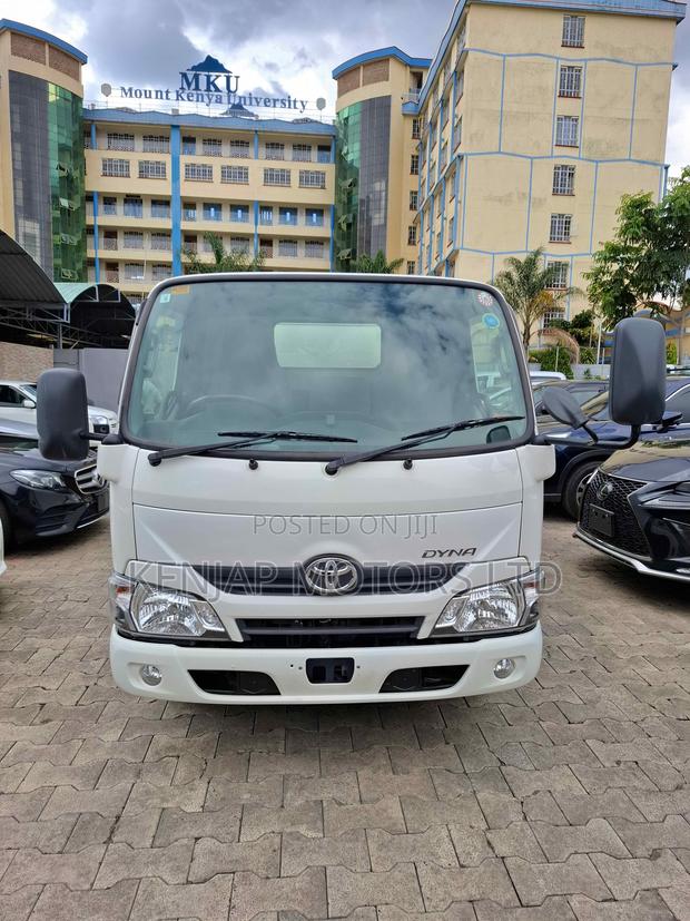 Toyota Dyna 2019 White - thumbnail 2