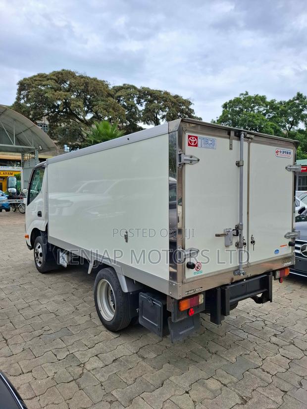 Toyota Dyna 2019 White - thumbnail 4