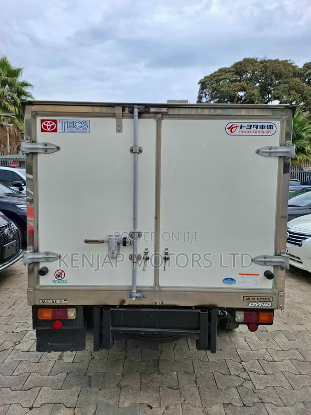 Toyota Dyna 2019 White - thumbnail 5