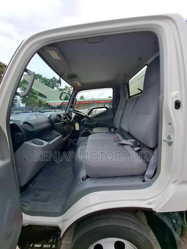 Toyota Dyna 2019 White - thumbnail 9