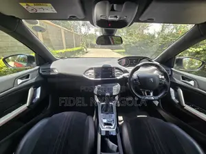 Peugeot 308 2017 Red