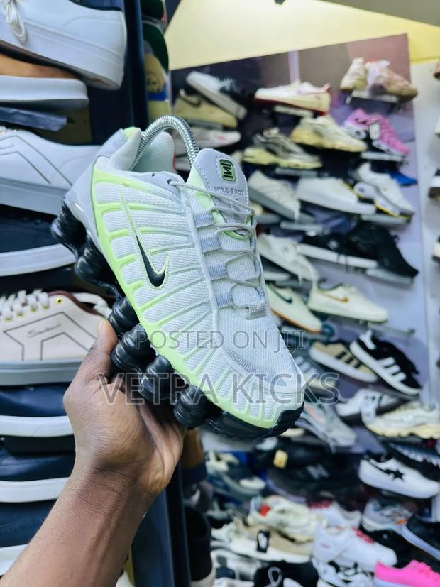 Nike Shox Available - thumbnail 5