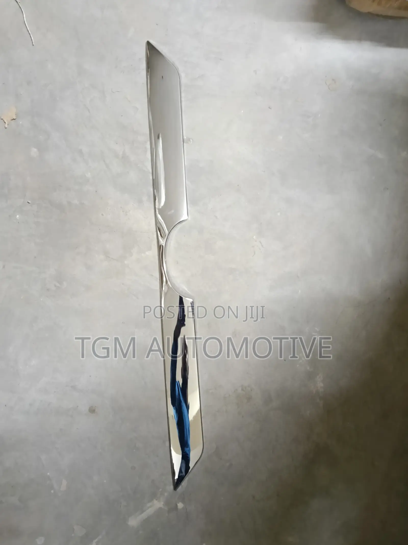 Rear Trunk Cover Chrome Harrier 2014