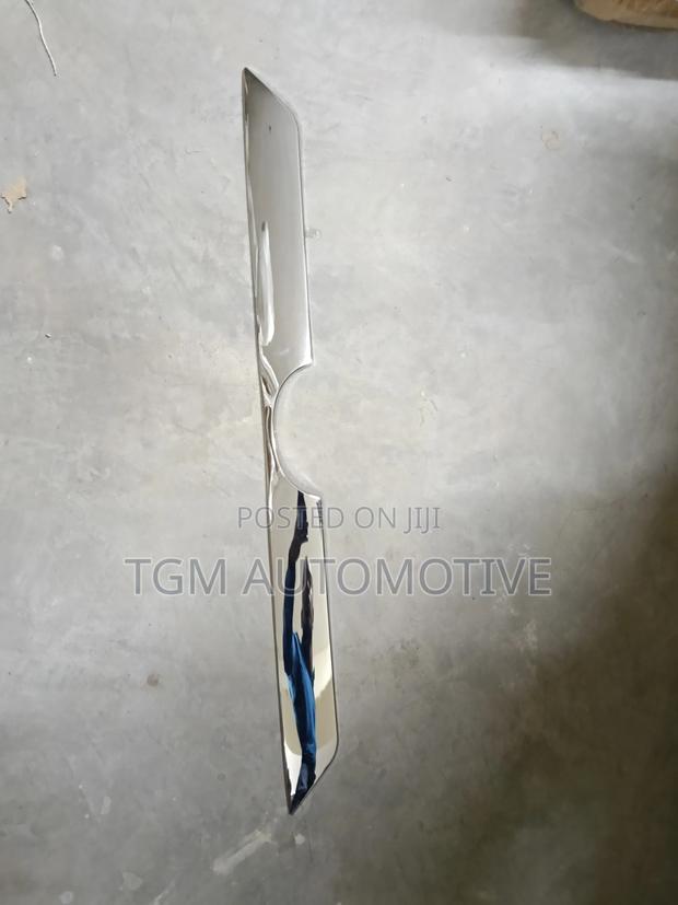 Rear Trunk Cover Chrome Harrier 2014