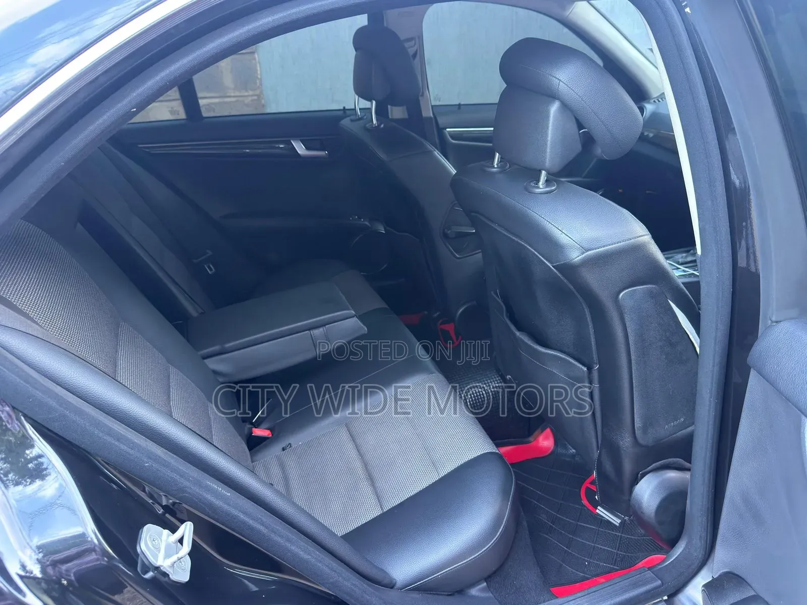 Mercedes-Benz C200 2011 Black