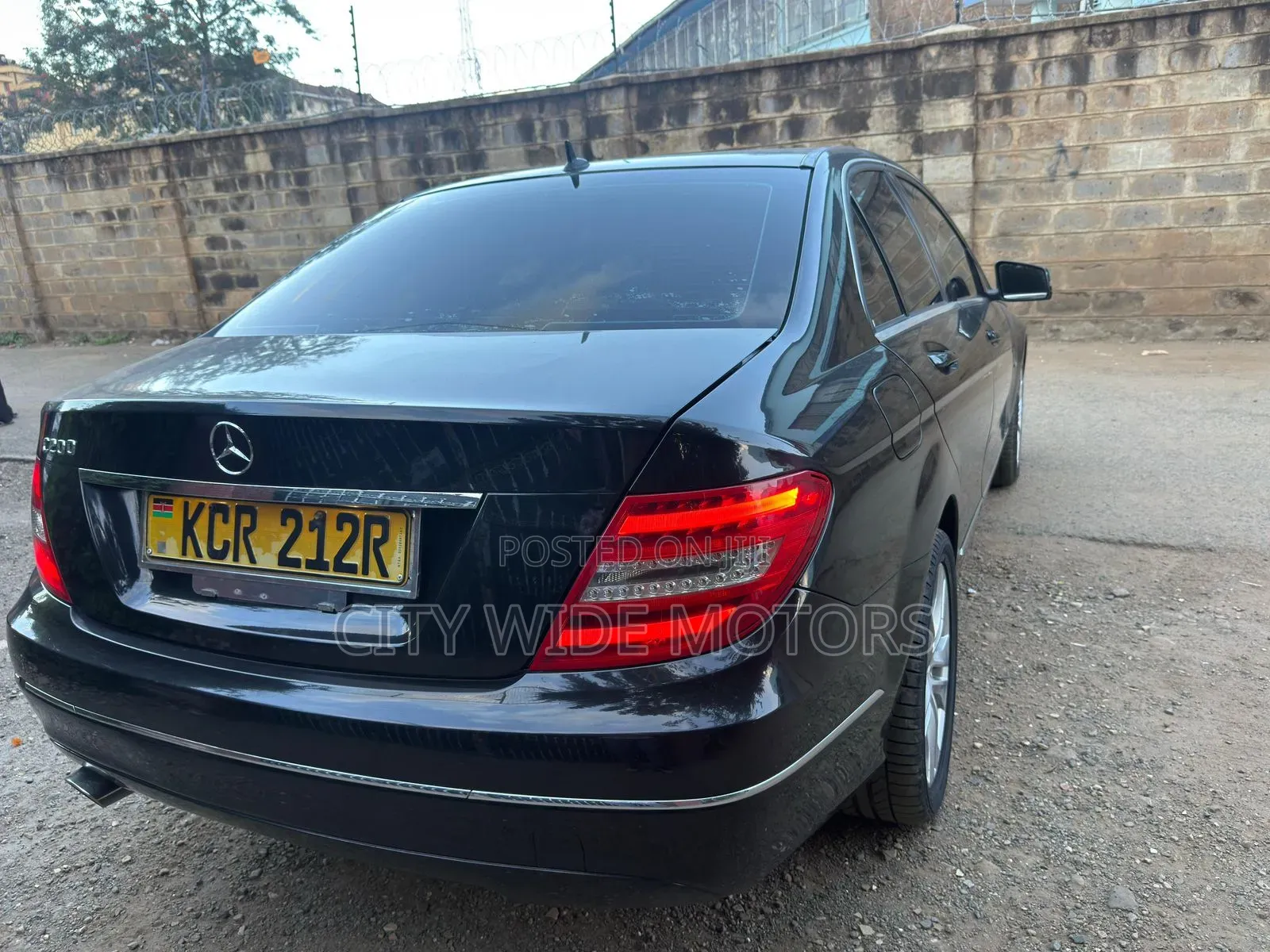 Mercedes-Benz C200 2011 Black
