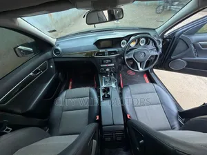 Mercedes-Benz C200 2011 Black