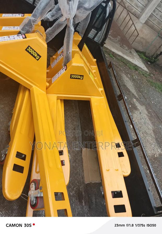 Heavy Duty Workshop Trolley/Pallet Truck 3t - main view