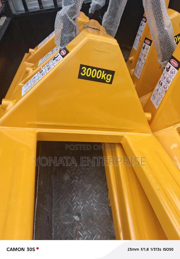 Pallet Truck 3000kgs - thumbnail 2