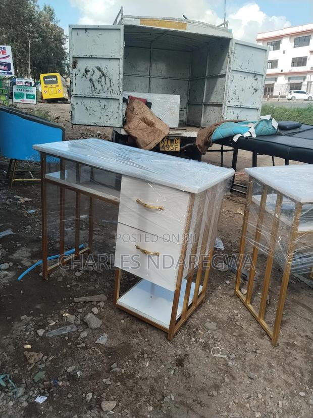 Nail Table - main view