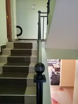 5bdrm House in Gateway Mall Area for sale