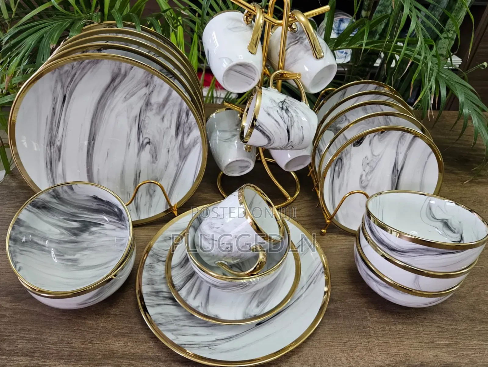 24 Pieces Gold Rimmed Trendy Dinner Sets*.