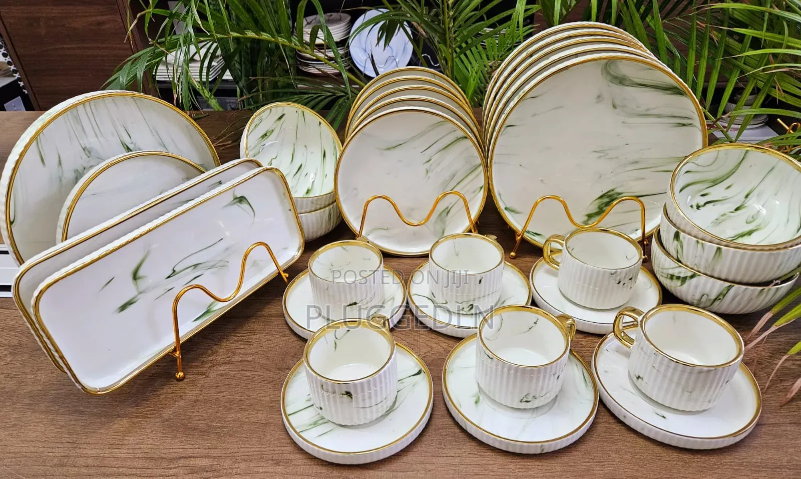 *32pcs Marble Dinner Set .