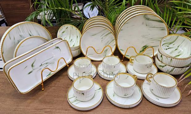 *32pcs Marble Dinner Set .