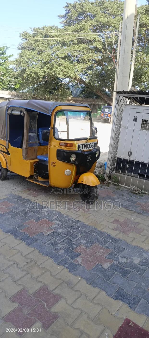 Bajaj RE 2023 Yellow - thumbnail 7