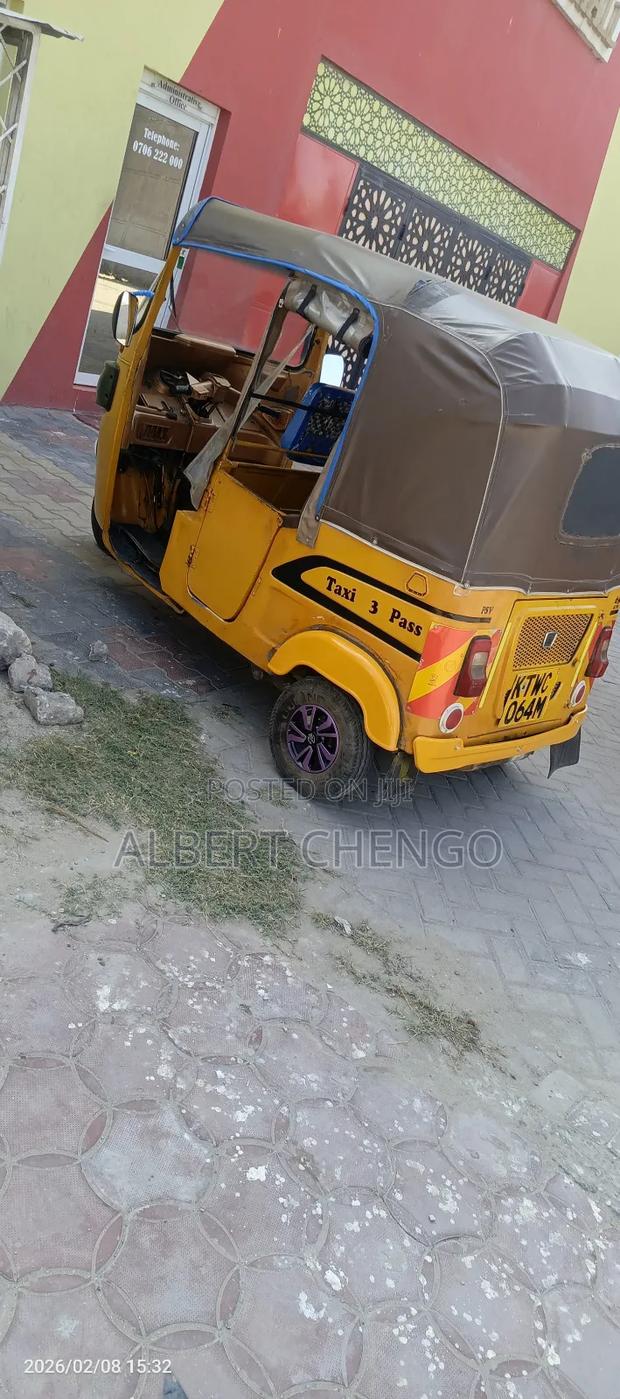 Bajaj RE 2023 Yellow - thumbnail 9