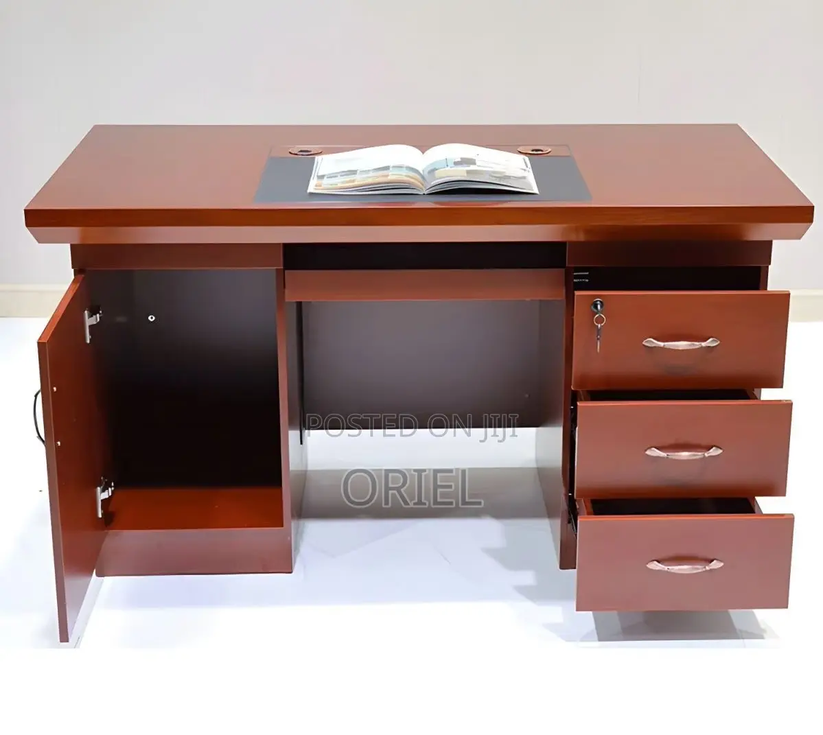 Office Desk : 1400mm Mahogany Finish Executive Office Desk