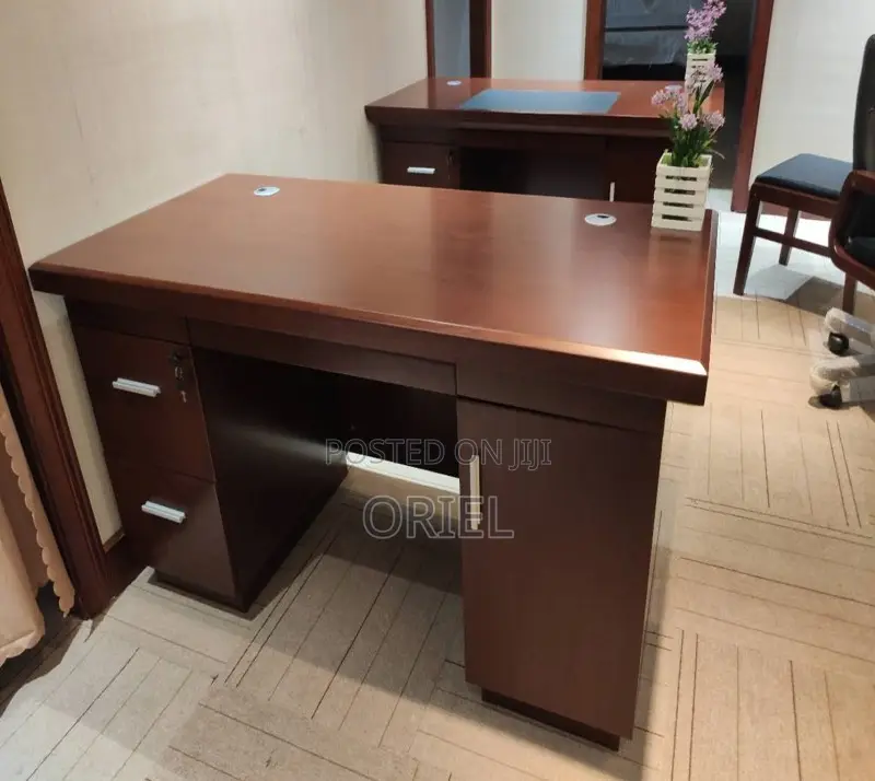 Office Desk : 1400mm Mahogany Finish Executive Office Desk