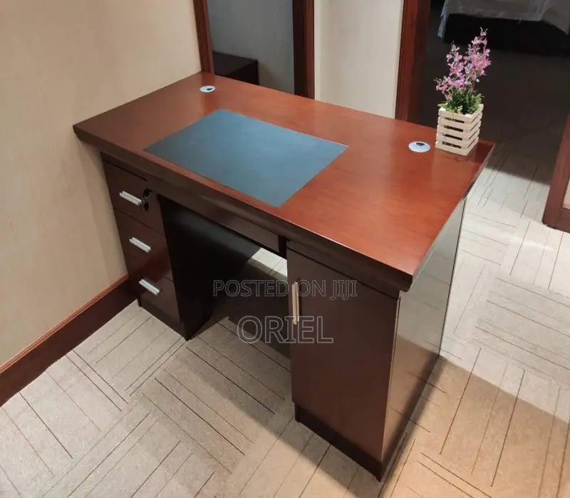 Office Desk : 1400mm Mahogany Finish Executive Office Desk