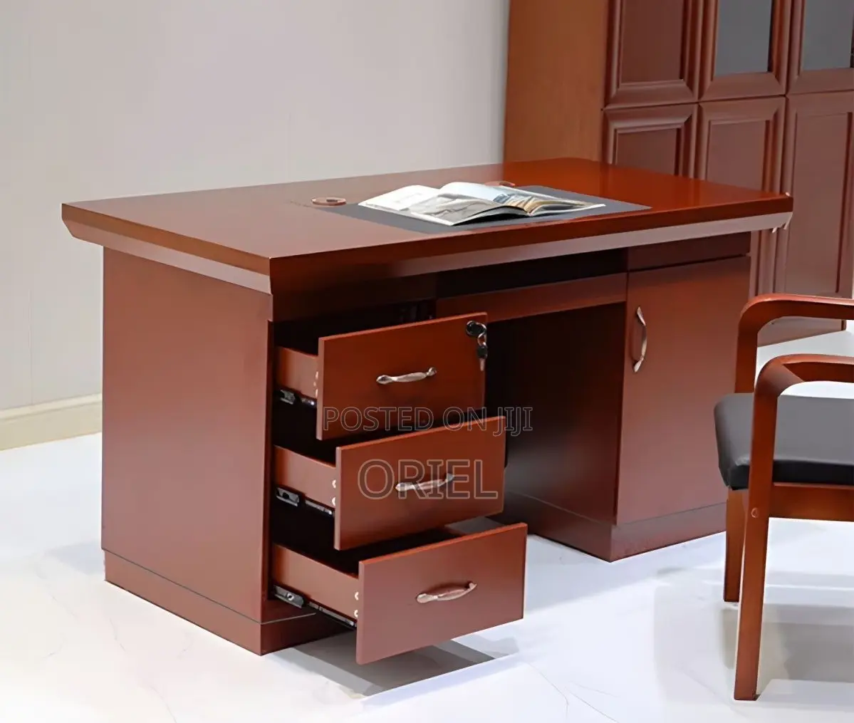 Office Desk : 1400mm Mahogany Finish Executive Office Desk