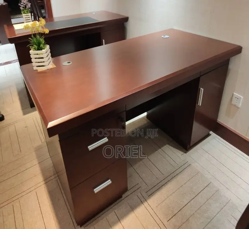 Office Desk : 1400mm Mahogany Finish Executive Office Desk