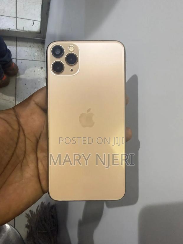 Apple iPhone 11 Pro Max 256 GB Gold - main view
