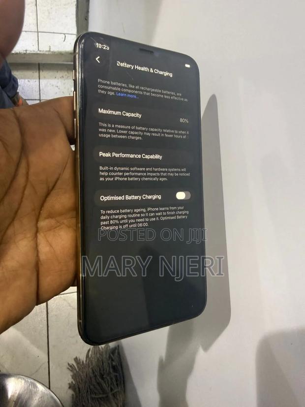 Apple iPhone 11 Pro Max 256 GB Gold - thumbnail 2