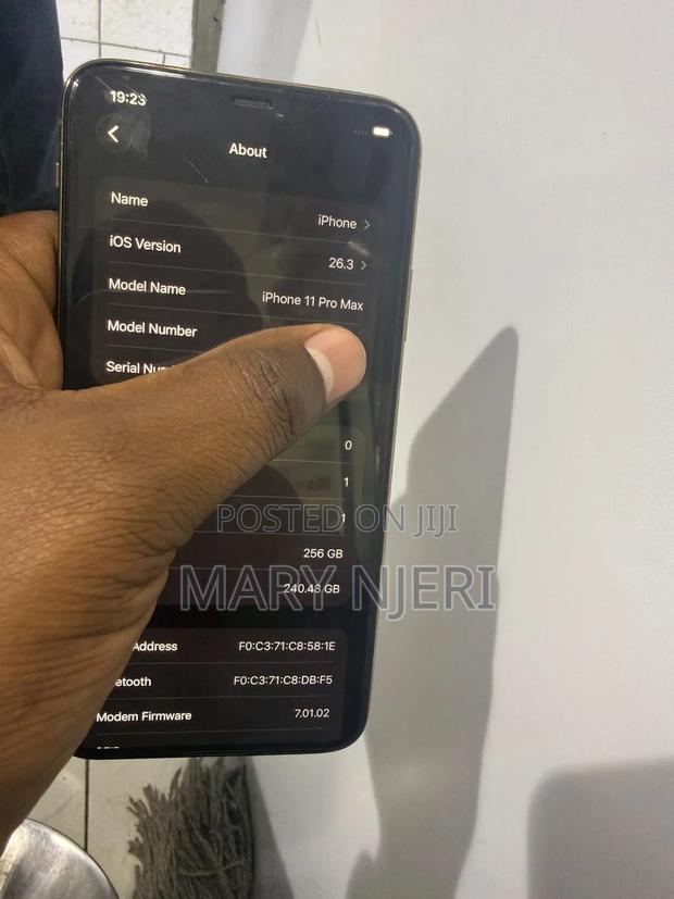 Apple iPhone 11 Pro Max 256 GB Gold - thumbnail 3