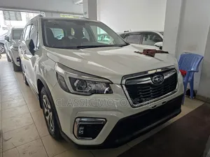 Subaru Forester Premium AWD 2019 White