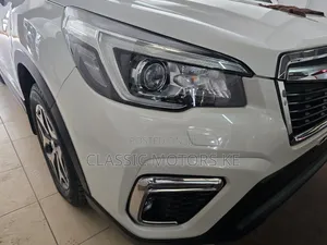 Subaru Forester Premium AWD 2019 White