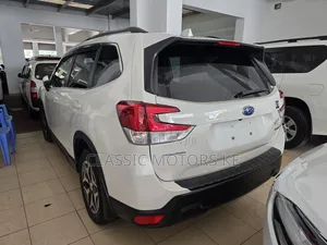 Subaru Forester Premium AWD 2019 White