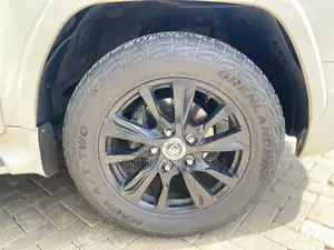 Toyota Land Cruiser 2015 White
