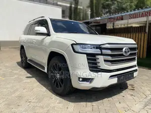 Toyota Land Cruiser 2015 White